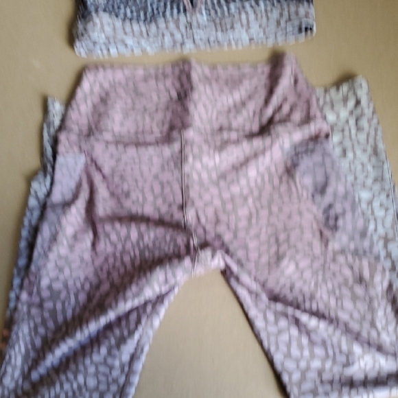 Peleton ATHLETIC 2 Piece Leopard Print 2 Piece Set LARGE - Picture 14 of 15